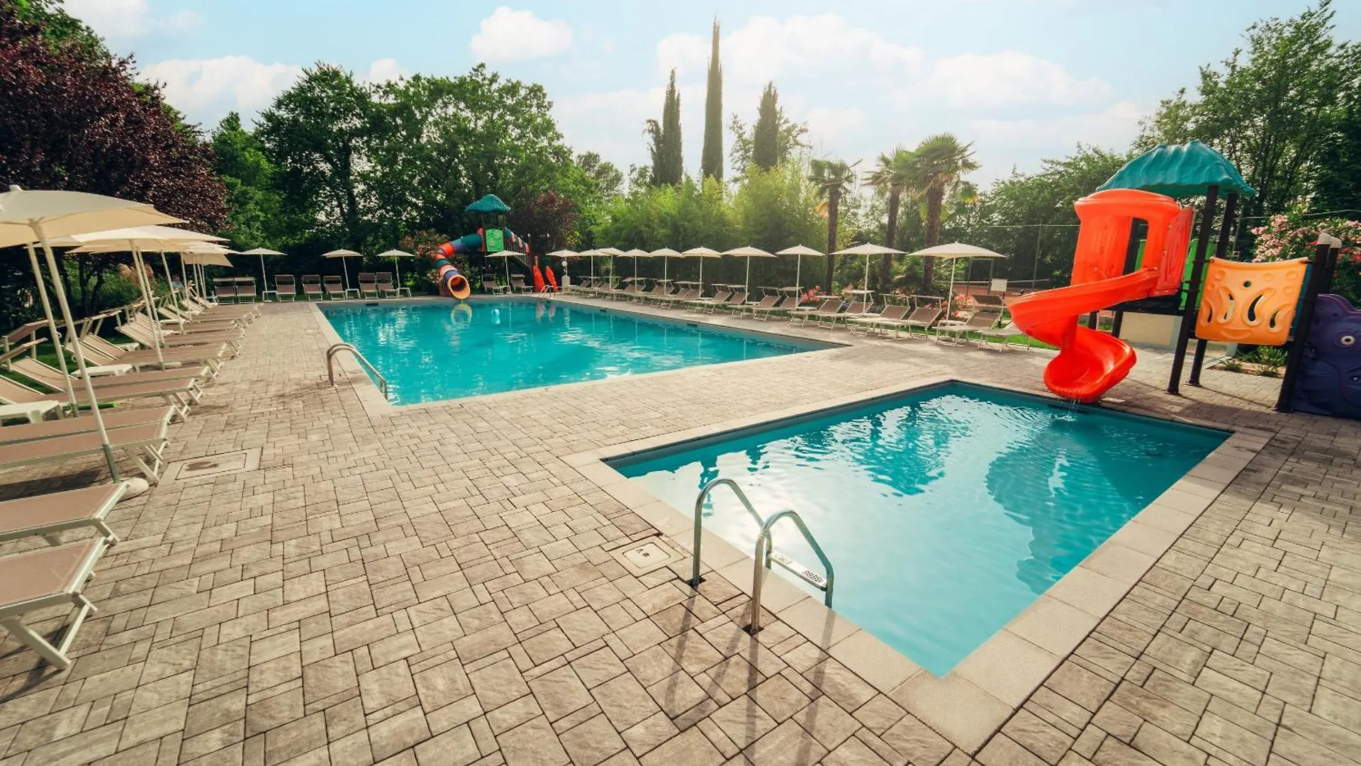 **** Aparthotel Park Residence Il Gabbiano Moniga del Garda Italy